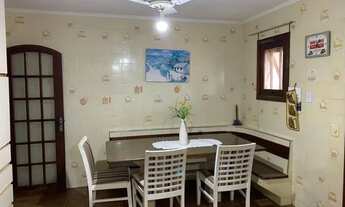 Imagem 5: Casa com piscina e churrasqueira