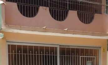 Imagem: Casa de frente c/ terraço, próx. Estação