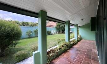 Imagem 6: Casa com amplo pátio e muito área verde