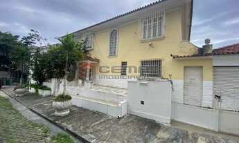 Imagem: Casa de rua Triplex / Residencial / Santa