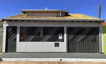 Imagem: Casa á venda com 3 quartos sendo 1 suíte