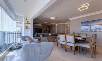 Imagem 5: Apartamento de luxo com 3 suítes e 3 vagas na Aclimação, SP: 176m² de puro conforto e sofi