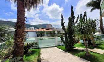 Imagem: Casa com piscina e 3 quartos à venda em