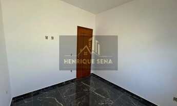 Imagem 2: Vendo casa com 03 quartos sendo 01 suíte, garagem coberta, amplo espaço para construir pis