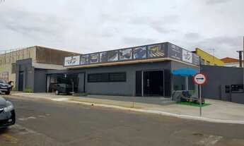 Imagem: Esquina viva na General Glicério - 2 comércios