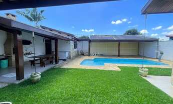 Imagem 2: MOBILIADA - Leve apenas a roupa do corpo - Casa de veraneio em zona urbana com piscina e C