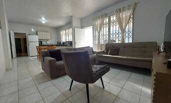 Imagem 2: Casa com Edícula tendo 3 dormitórios sendo 1 suíte e 3 vagas no bairro São Marcos em Joinv