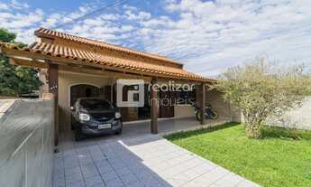 Imagem 2: Casa com 3 dormitórios (1 suíte) + 4 apartamentos no bairro Carianos - Florianópolis