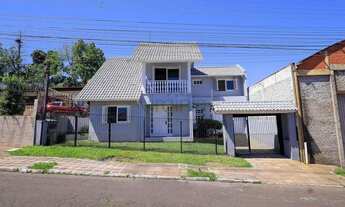 Imagem: Casa com 4 quartos, sendo 1 suíte, 3 banheiros