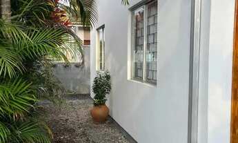 Imagem 2: Casa 4 Quartos com Piscina e Área de Festas À Venda no Bairro Areias (Alamandas), Tijucas