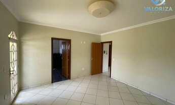 Imagem 7: Casa para venda tem 440 metros quadrados com 8 quartos