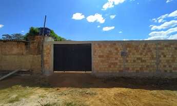 Imagem 6: Lote murado com casa de 2 comodos