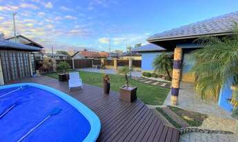 Imagem 7: Casa com quiosque e piscina contando com 04 dormitórios