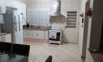 Imagem 7: Casa para venda possui 253 metros quadrados com 3 quartos em Centro - Jambeiro - SP