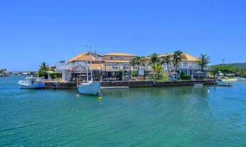 Imagem: Casa recém reformada, canal navegável