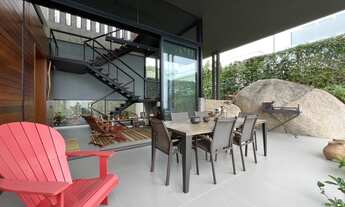 Imagem 7: Casa de condomínio para venda possui 350 metros quadrados com 3 quartos