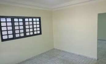 Imagem 3: Casa em rua pública