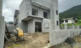 Imagem 2: Linda Casa Frente p/ Rua - 3 Dorm c/ suíte - Há 350mtrs do Mar - Ribeirão da Ilha