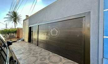 Imagem: CASA COM 04 QUARTOS SENDO 1 SUITE