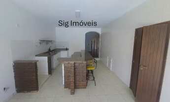 Imagem 5: Casa grande, boa para negociar, em Coqueiros de 4 dormitórios