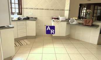 Imagem 5: Casa praticamente térrea, nova e de esquina com churrasqueira com 3 dormitórios 1 suíte e