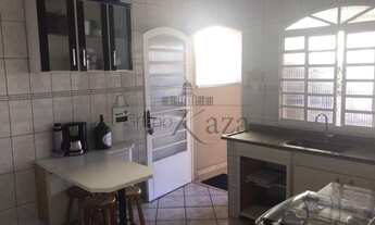 Imagem 5: Casa no Jardim Uirá - Armários na Cozinha, Cozinha Americana, Piscina e Área Gourmet *Acei