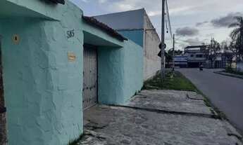 Imagem 2: Casa para venda possui 280 metros quadrados com 4 quartos em Prado - Recife - PE