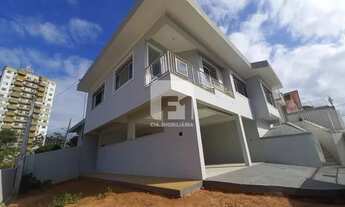 Imagem: Casa com 4 dormitórios no bairro Coloninha