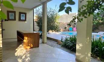 Imagem 4: Linda casa com piscina, sem detalhes, no Carianos