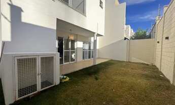 Imagem 6: Encantador Sobrado à Venda: Espaços Amplos e Acabamentos de Qualidade