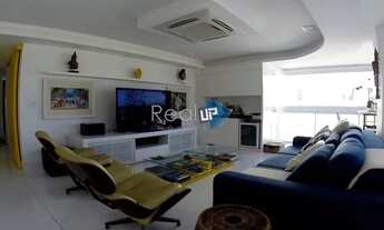 Imagem 7: Cobertura reformada na Praia do Pepê