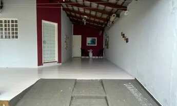 Imagem 2: Casa com 3 quartos, 1 suíte, laje, garagem, em frente a praça do Guanabara