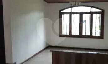 Imagem 3: Belíssima casa com 03 dormitórios e 4 vagas para auto, a menos de 04 minutos do centro