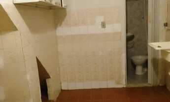 Imagem 2: Alugo 2 kitinets cômodos grandes em frente ao metrô de Tomas coelho não paga e nem luz