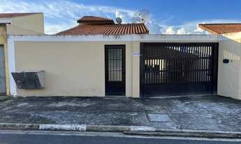 Imagem 2: Casa com piscina - 2 suítes - ar condicionado - garagem para 4 carros