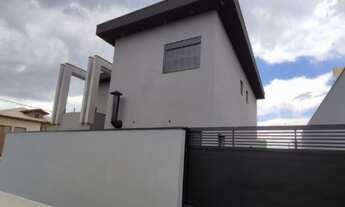 Imagem: Lindo sobrado à venda no condomínio Reserva