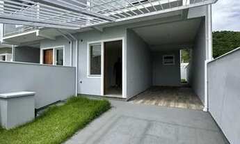 Imagem 2: Sobrado grande com garagem coberta