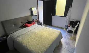 Imagem 2: C515 - Casa com três dormitórios sendo um suíte. Garagem para três carros ou mais...