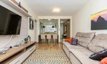 Imagem 2: Apartamento á venda com 03 quartos, todo reformado na divisa do Juvevê com Alto da Glória!