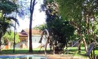 Imagem: Chácara de 4000m² com duas casas, piscina