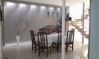 Imagem: Casa com piscina, muito espaçosa com 3