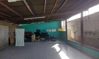 Imagem 6: Vendo terreno em Capim Macio com uma Escola edificada no local