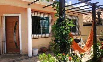 Imagem 3: Se encante com essa bela casa de três quartos em rua residencial !