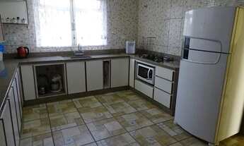 Imagem 5: Aluga se Excelente Sobrado Tripléx Mobiliado no Água Verde. Comercial e Residencial