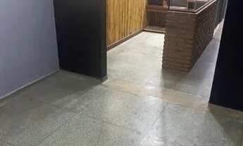 Imagem 6: Casa para aluguel e venda tem 180 metros quadrados com 6 quartos