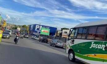 Imagem: Terreno na Avenida Principal do Bairro do