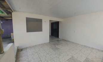 Imagem 2: ALUGO EXELENTE CASA AMPLA COM 3 DORMITÓRIOS