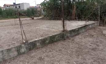 Imagem 5: Terreno com alicerce