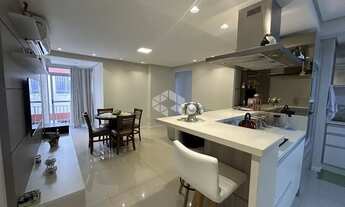 Imagem 2: Apartamento com 3 dormitórios, sendo 1 suíte, finamente decorado e mobiliado, no Estreito