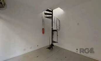 Imagem 2: Ponto Comercial/Loja para Aluguel no Bairro Azenha com Área de 30 m² Disponível